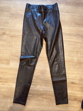 Shiny Faux Leather Leggings in Brown